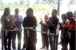 Bupati Kuningan saat meresmikaan RM Grage Lanai